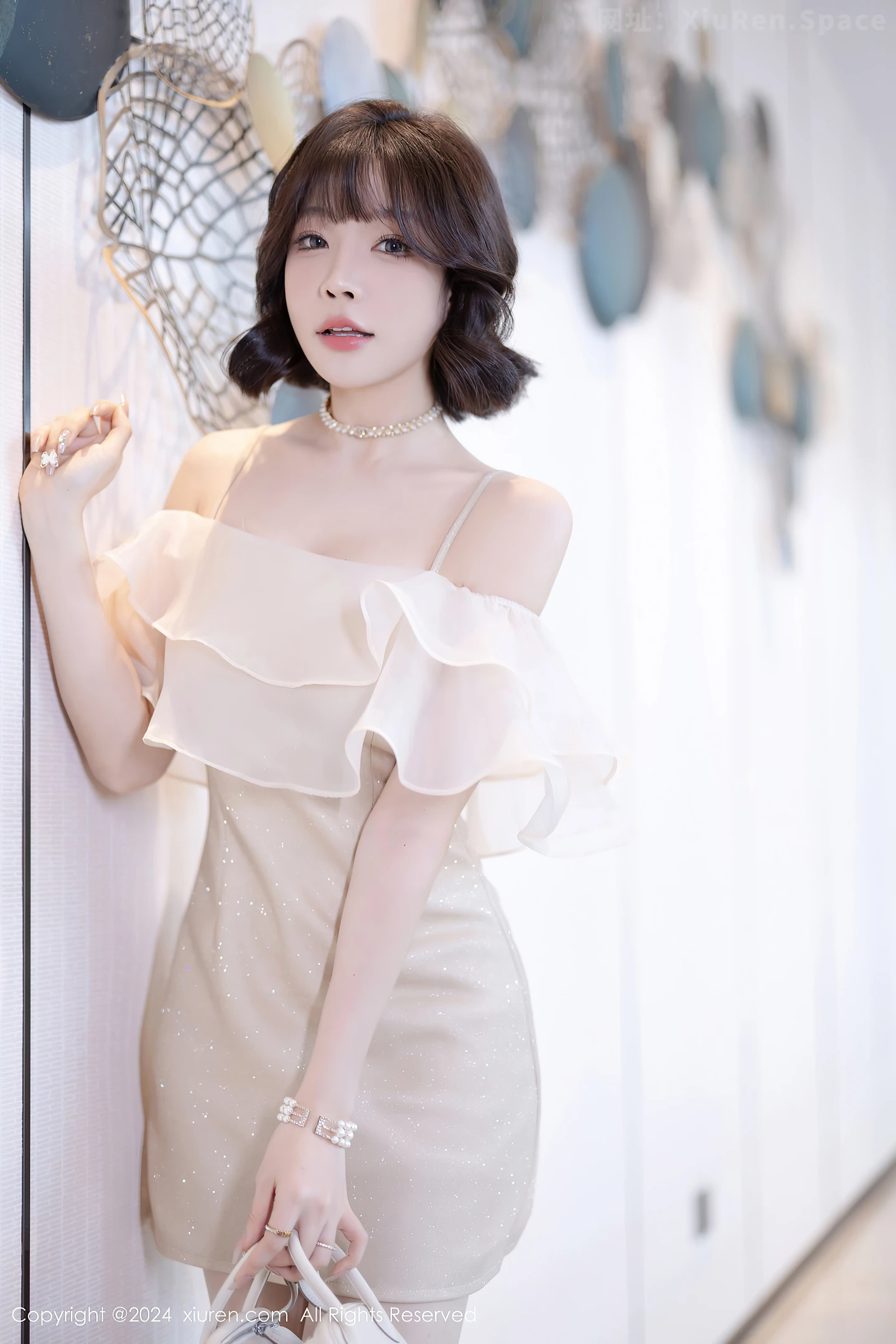 图片[4]-[XiuRen秀人网]VOL.8917 女神徐莉芝Booty性感浅色连衣短裙+黑色情趣内衣迷人诱惑写真90P-秀人网官方网站